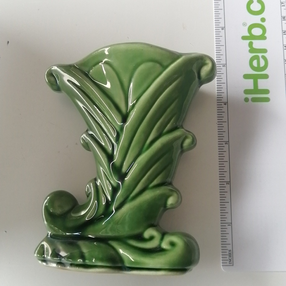 Vintage Shawnee Cornucopia Green Ceramic Decorative Small Vase - Picture 6 of 10